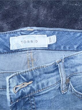 torrid Light Wash Denim Jeans - Classic Five-Pocket Style